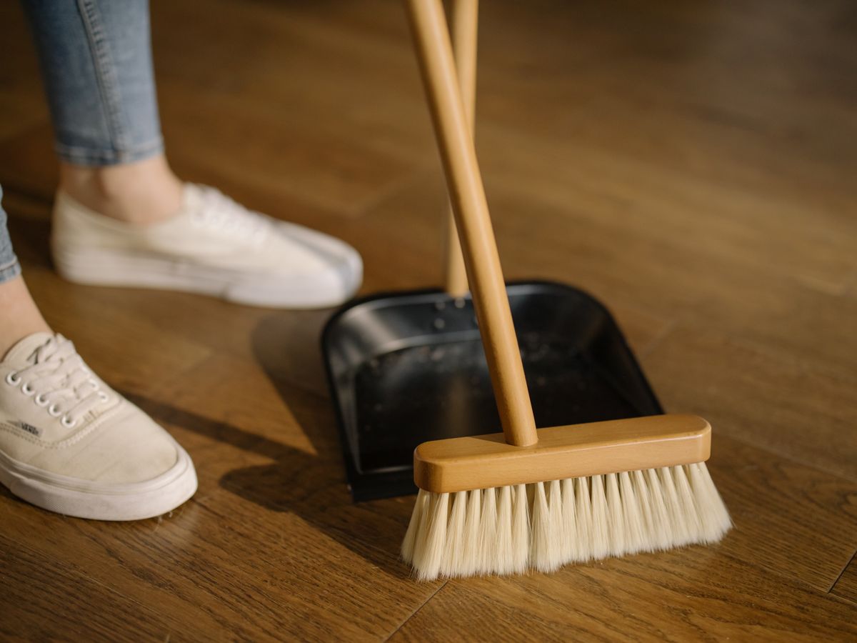 Sorgfältige Reinigungsarbeit im Detail